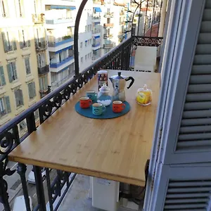 Pretty And Quiet Floor 2 Bedroom Flat In The Port Area Of Nizza