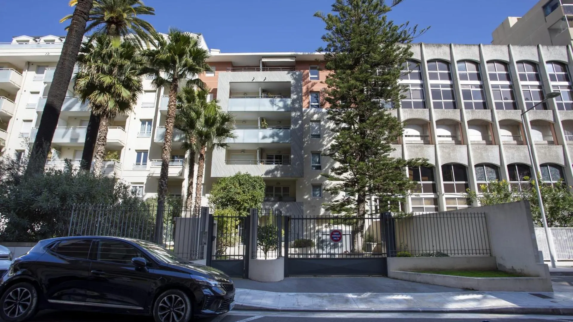 Air-Conditioned Apartment Near Liberation District Nice