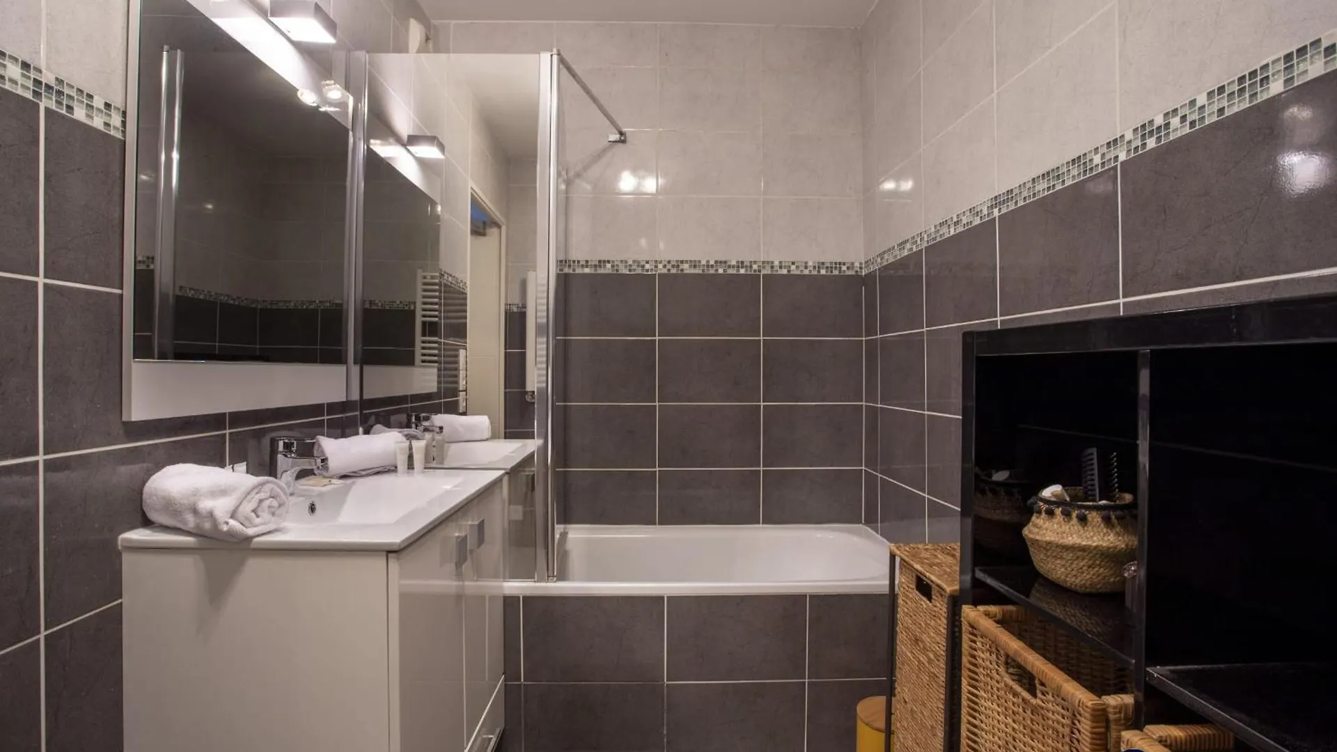 Air-Conditioned Apartment Near Liberation District Nice