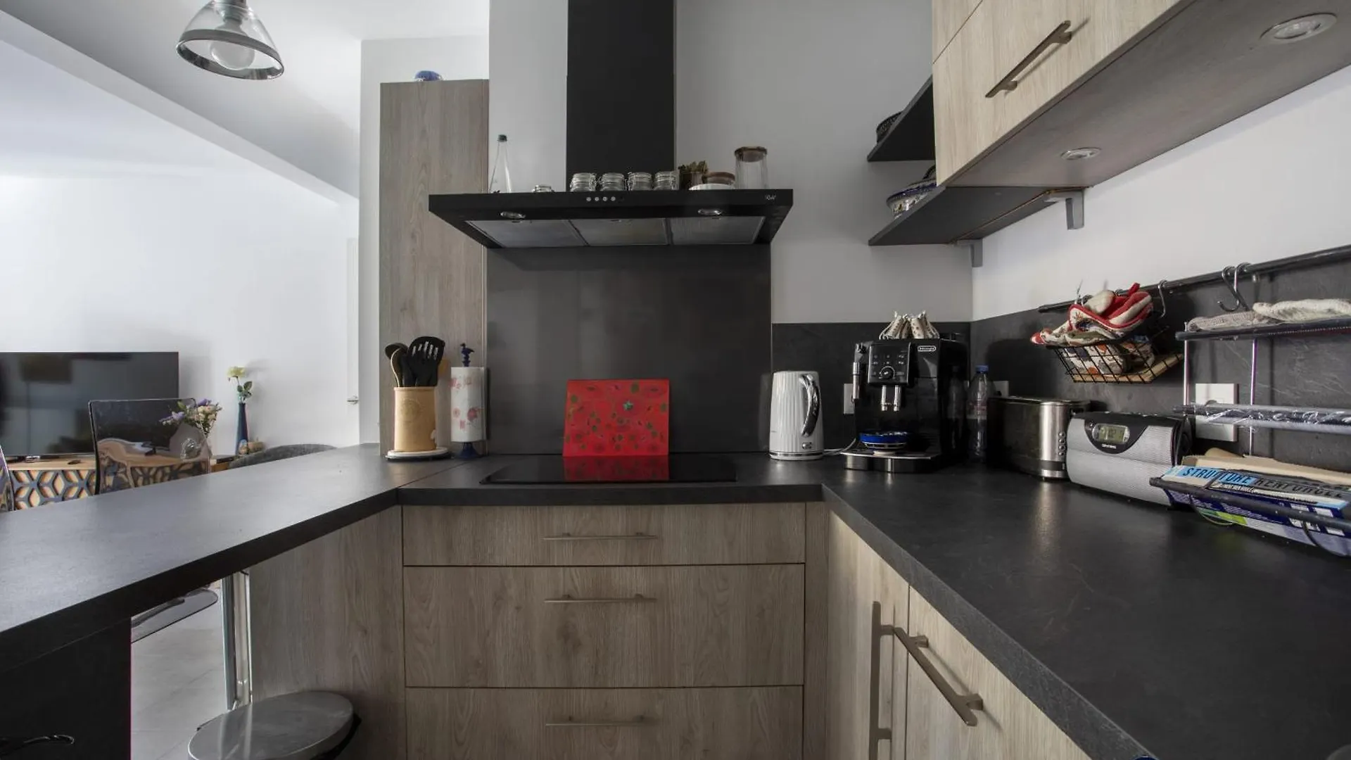 Air-Conditioned Apartment Near Liberation District Nice